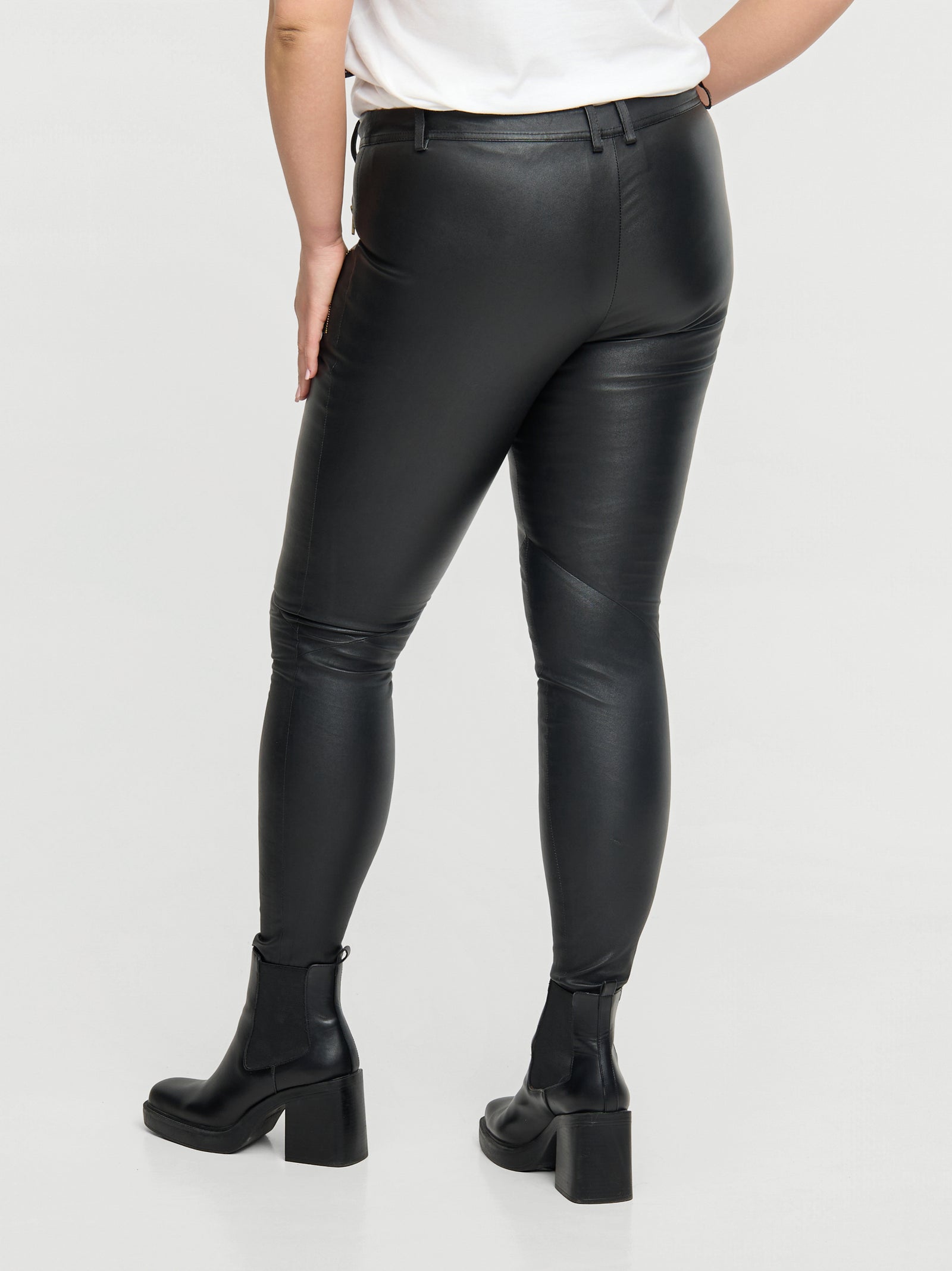 LUCILLE_LEATHER_PANTS-Trousers